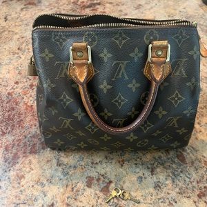 Louis Vuitton speedy25